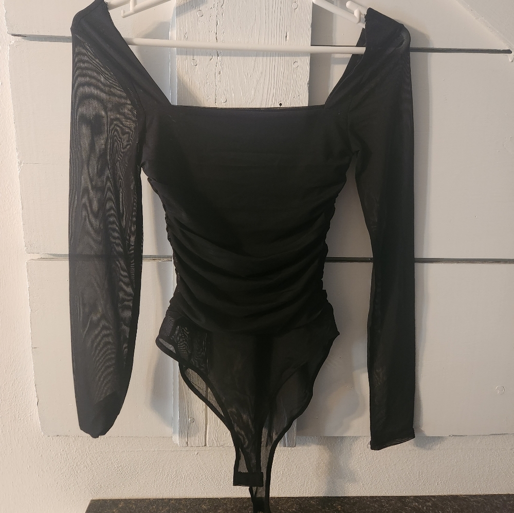 Size small, black top